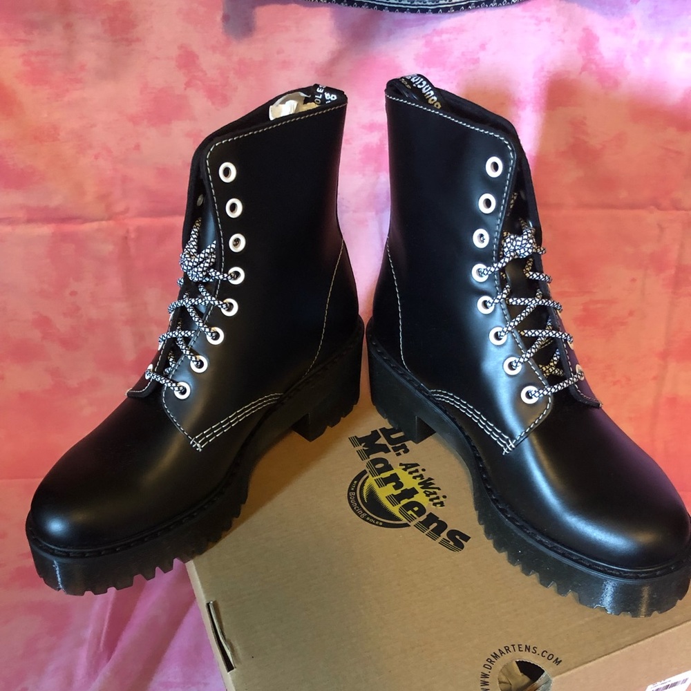 🌟Dr. Martens!! Shriver high contrast Sz 9 Rare! Sold out everywhere! NEW in box